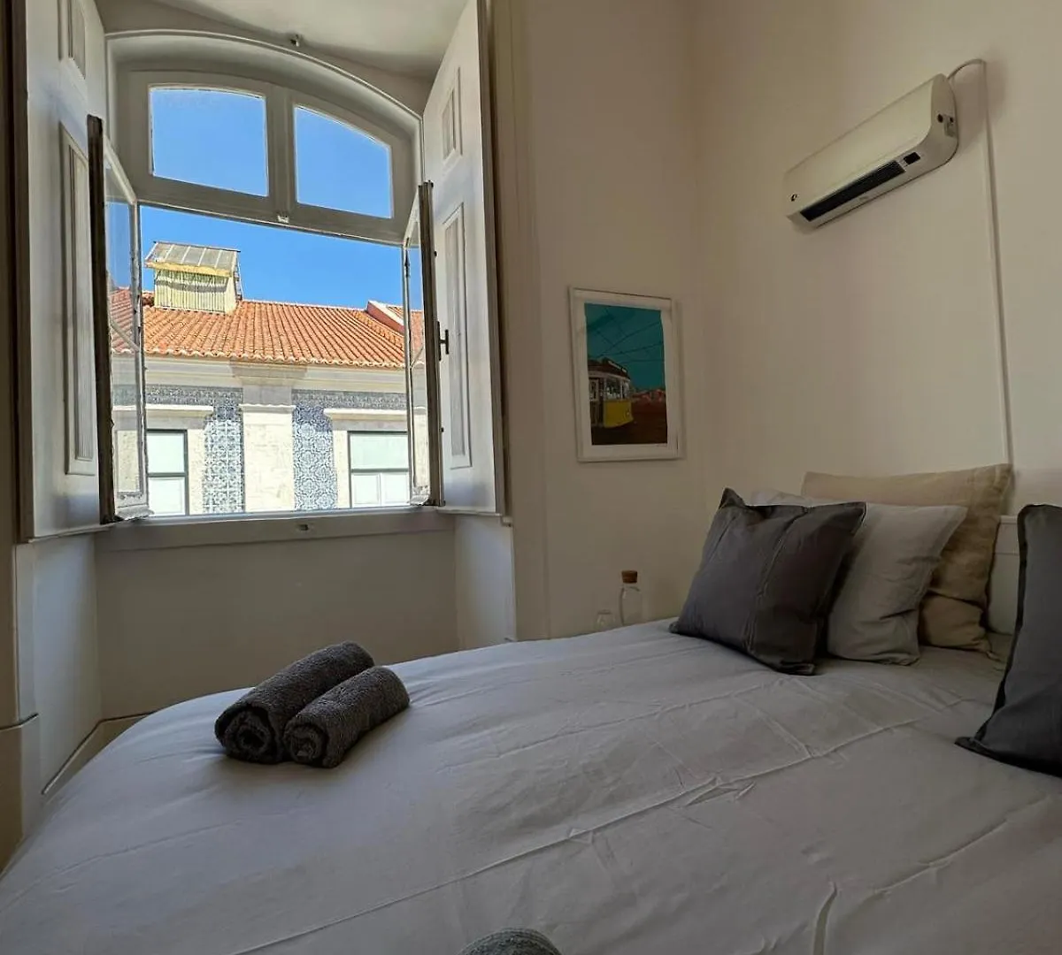 Apartment Deluxe King With Ac With2 Bedrooms Lisbon